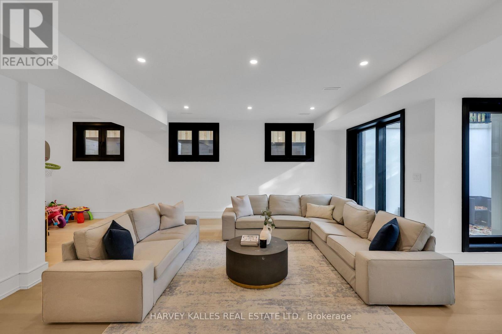 159 Cortleigh Boulevard, Toronto, Ontario  M5N 1P6 - Photo 45 - C12556324