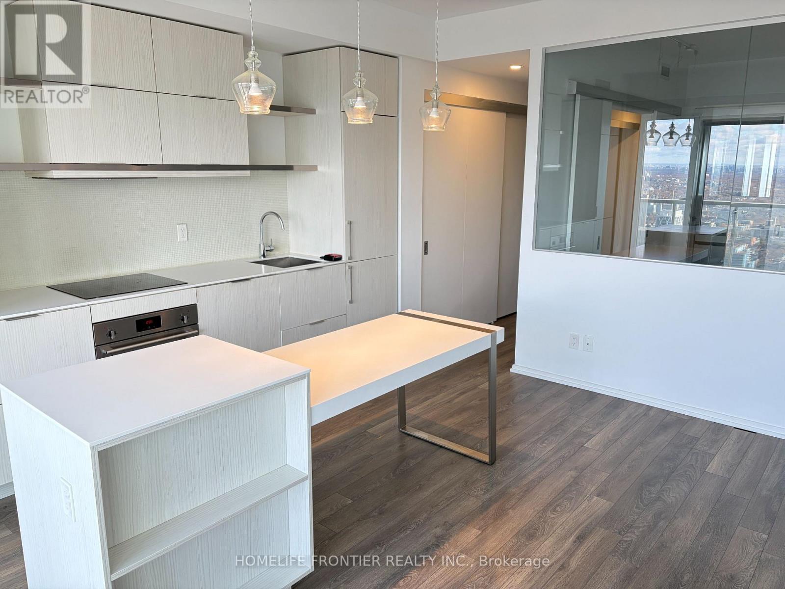 5510 - 197 Yonge Street, Toronto, Ontario  M5B 1M4 - Photo 4 - C12556462