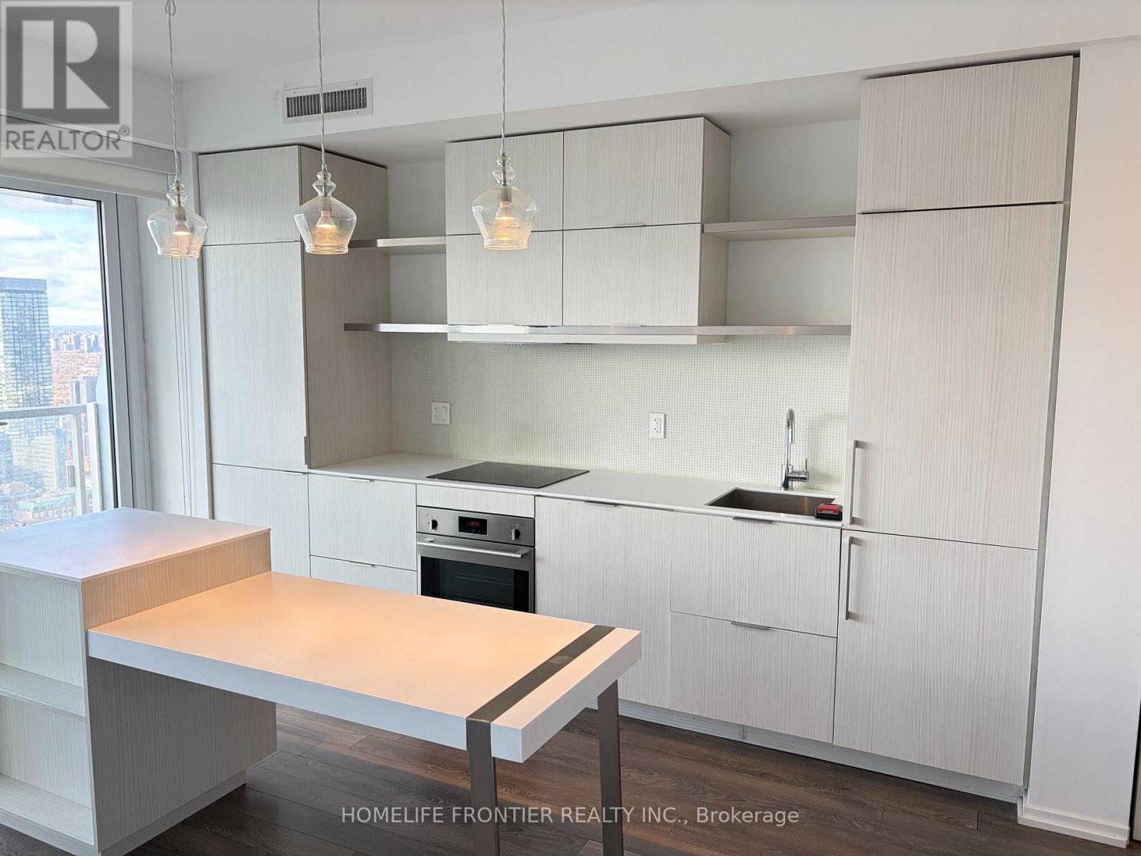 5510 - 197 Yonge Street, Toronto, Ontario  M5B 1M4 - Photo 5 - C12556462