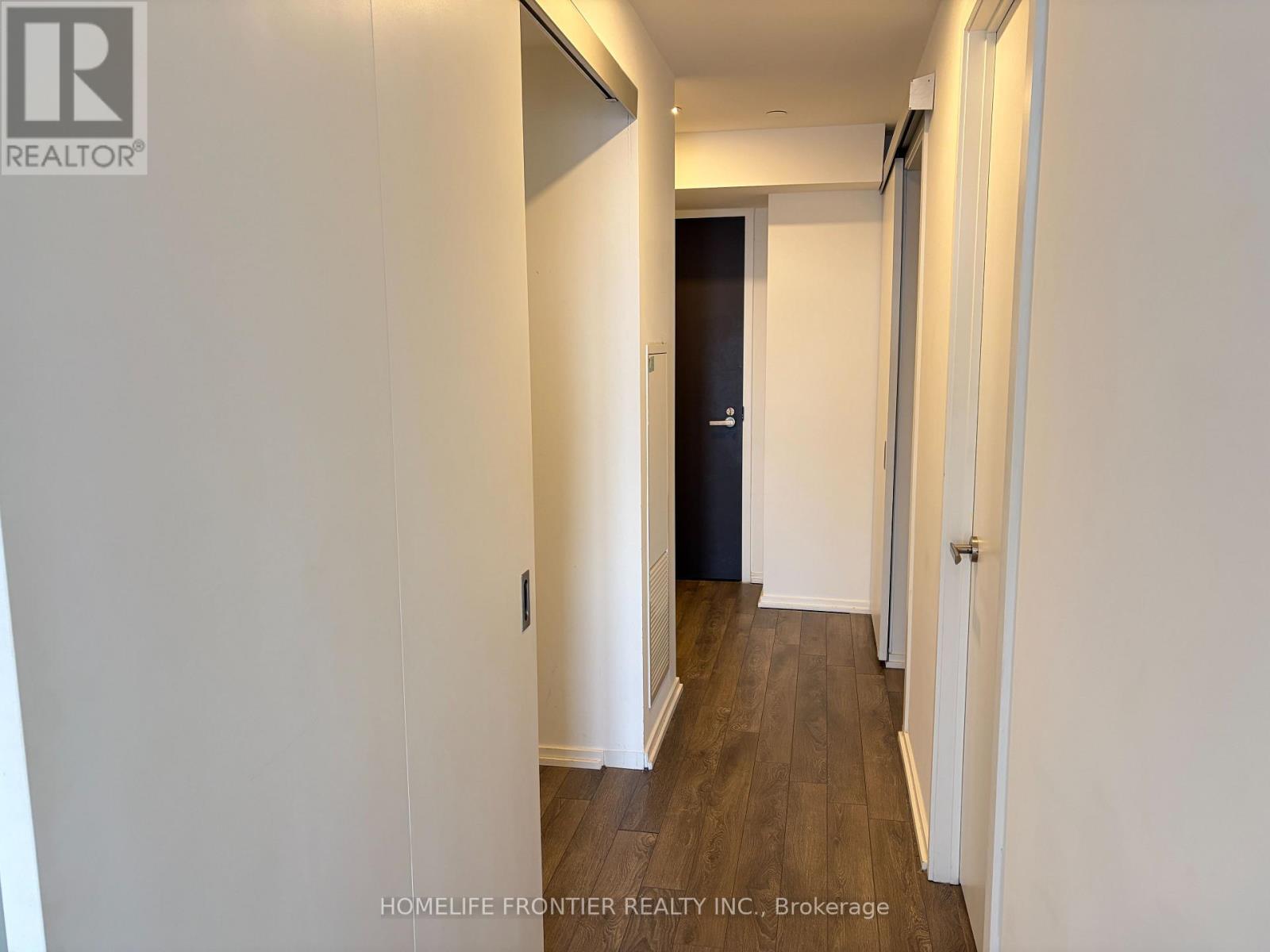 5510 - 197 Yonge Street, Toronto, Ontario  M5B 1M4 - Photo 9 - C12556462