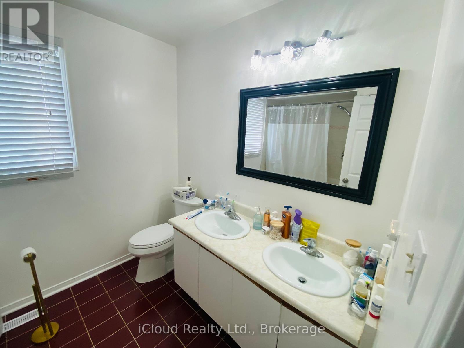 87 O'connor Crescent S, Richmond Hill, Ontario L4C 7N9 - Photo 12 - N12549648