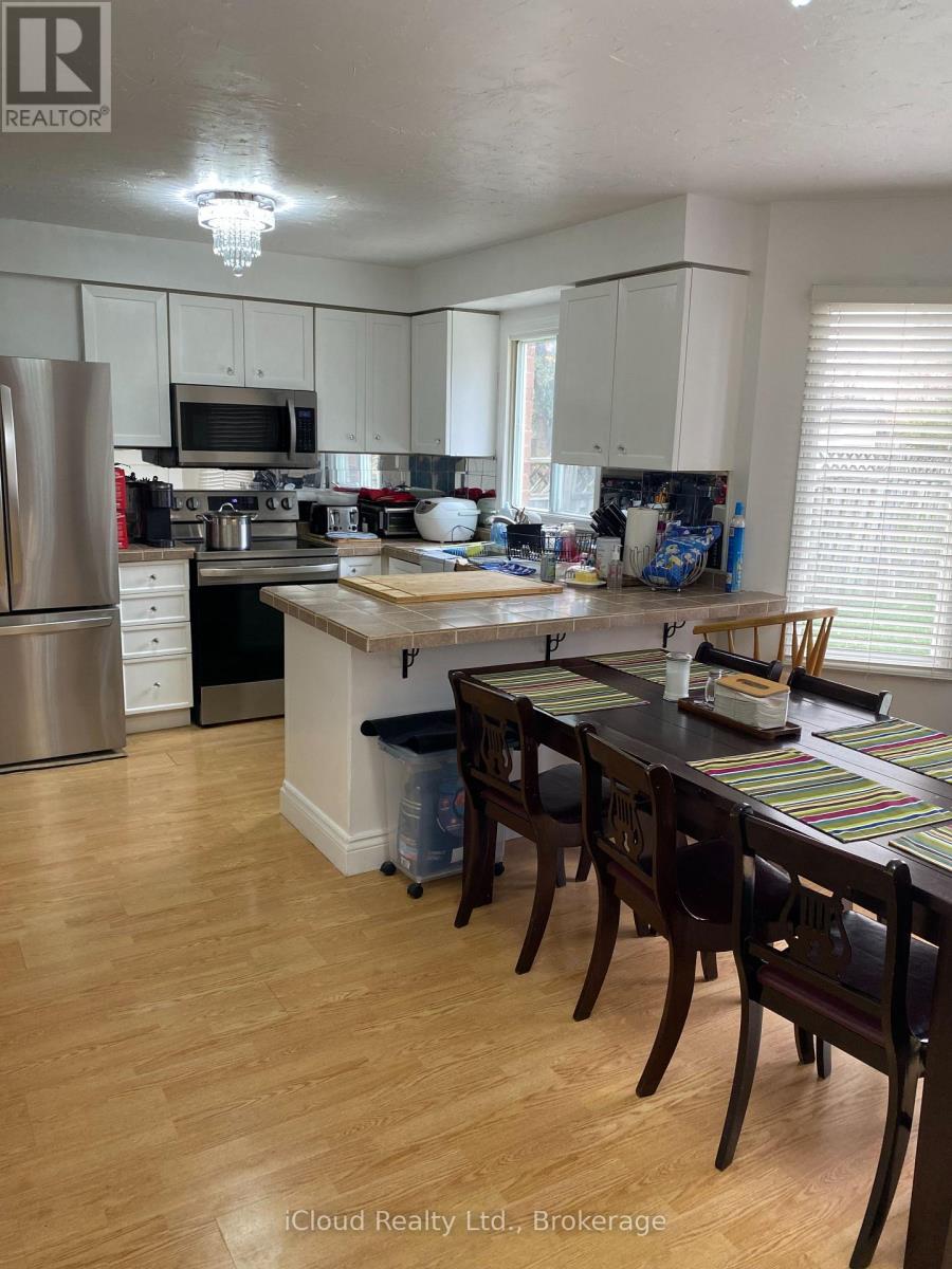 87 O'connor Crescent S, Richmond Hill, Ontario L4C 7N9 - Photo 4 - N12549648