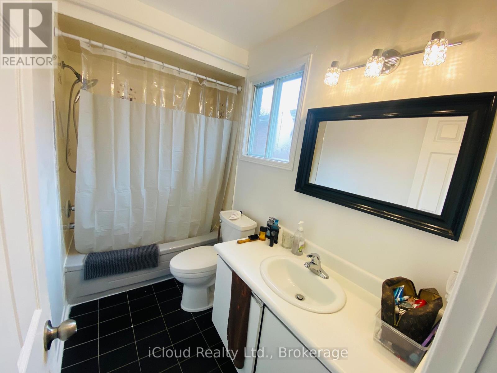 87 O'connor Crescent S, Richmond Hill, Ontario L4C 7N9 - Photo 13 - N12549648