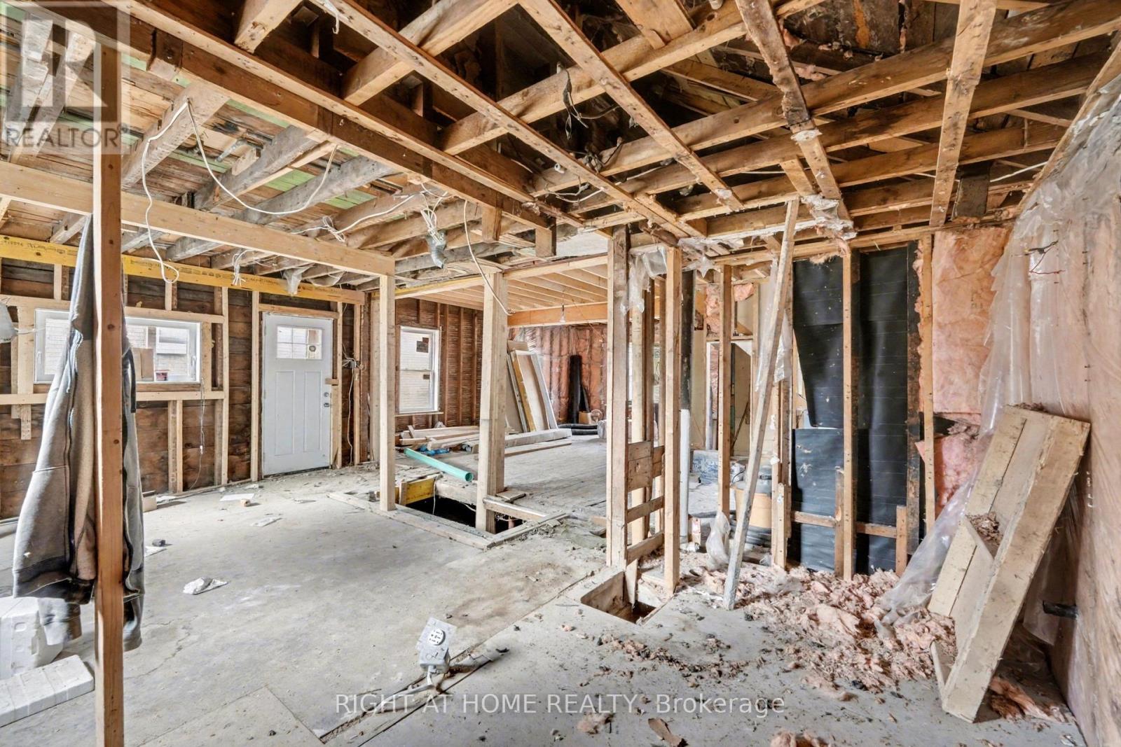 127 Elgin Street E, Oshawa, Ontario  L1G 1T4 - Photo 3 - E12556314