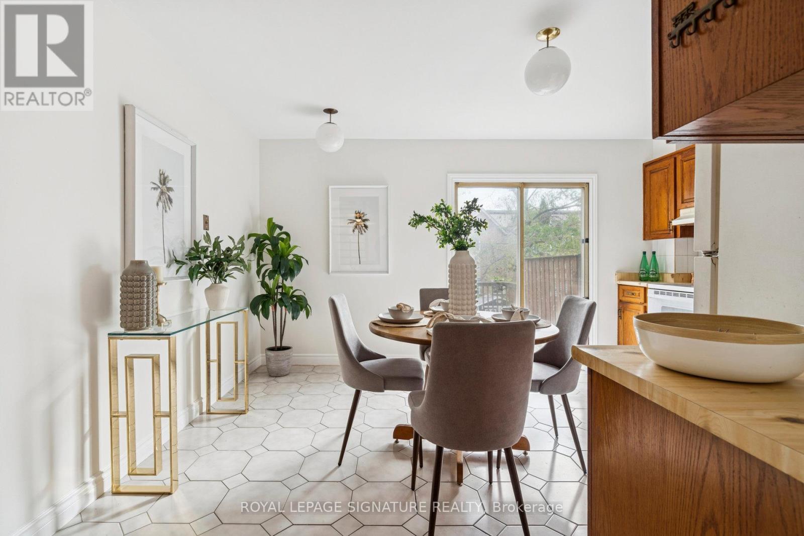 57 Ashland Avenue, Toronto, Ontario  M4L 1J9 - Photo 14 - E12556404