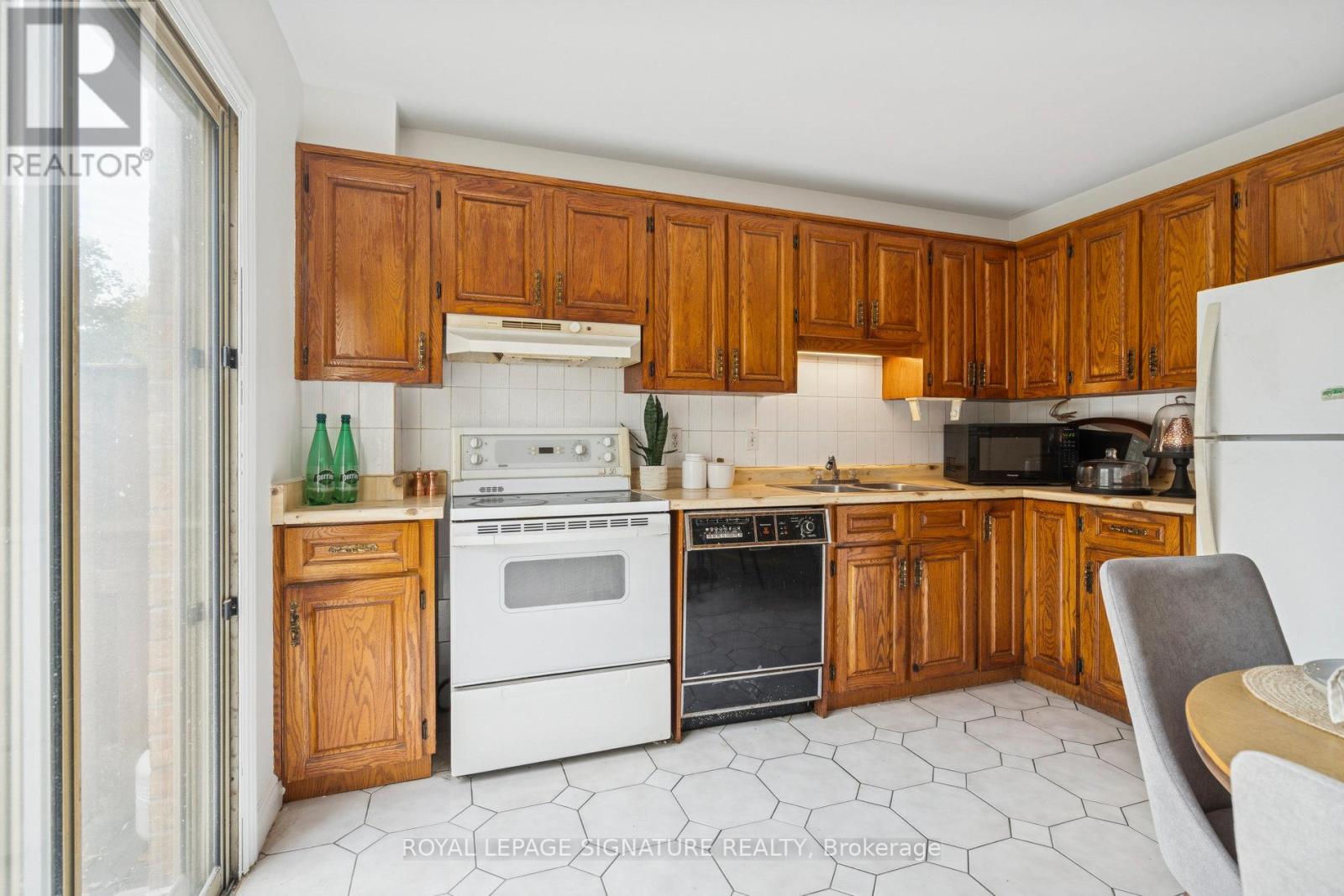 57 Ashland Avenue, Toronto, Ontario  M4L 1J9 - Photo 16 - E12556404