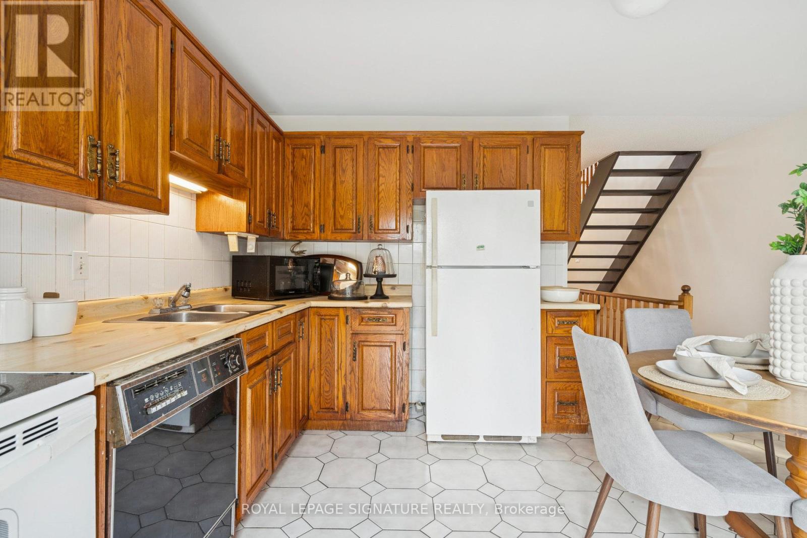 57 Ashland Avenue, Toronto, Ontario  M4L 1J9 - Photo 17 - E12556404