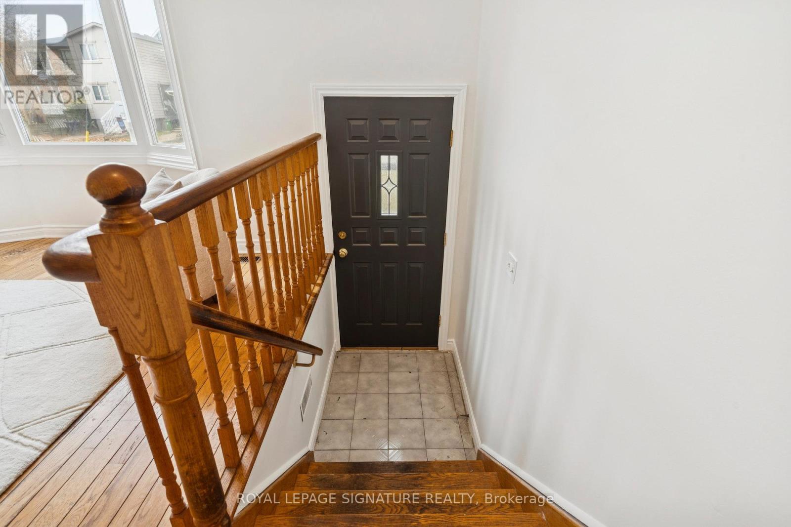 57 Ashland Avenue, Toronto, Ontario  M4L 1J9 - Photo 3 - E12556404