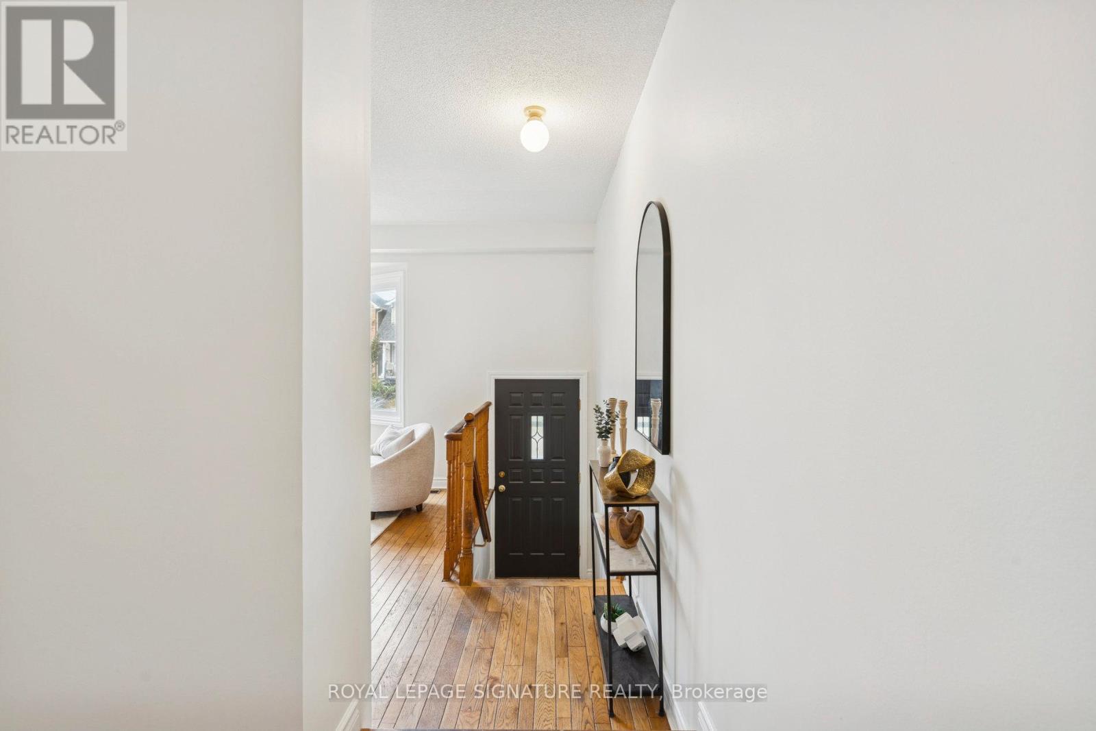 57 Ashland Avenue, Toronto, Ontario  M4L 1J9 - Photo 4 - E12556404
