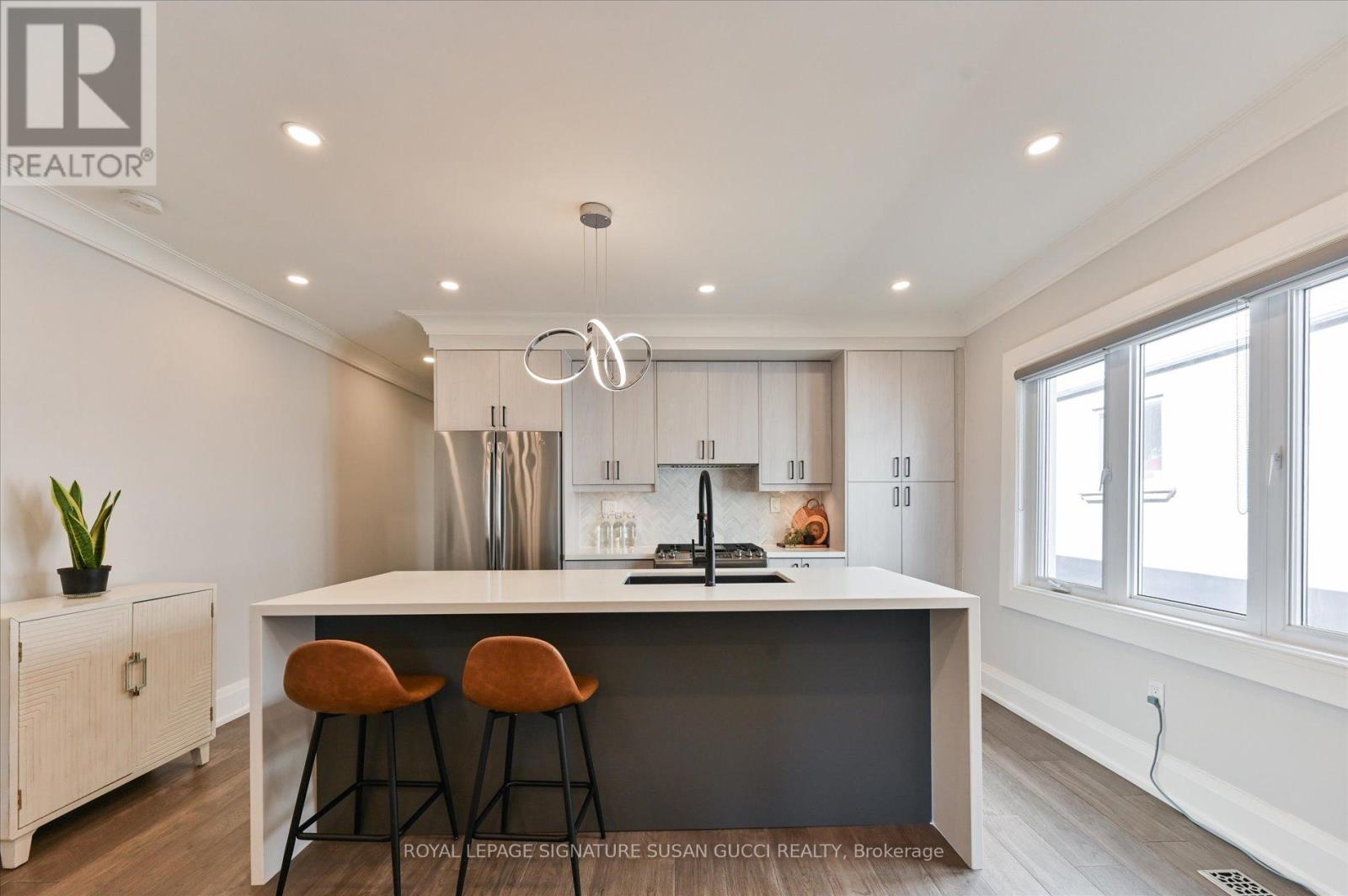 972 Cosburn Avenue, Toronto, Ontario  M4C 2W9 - Photo 13 - E12556426