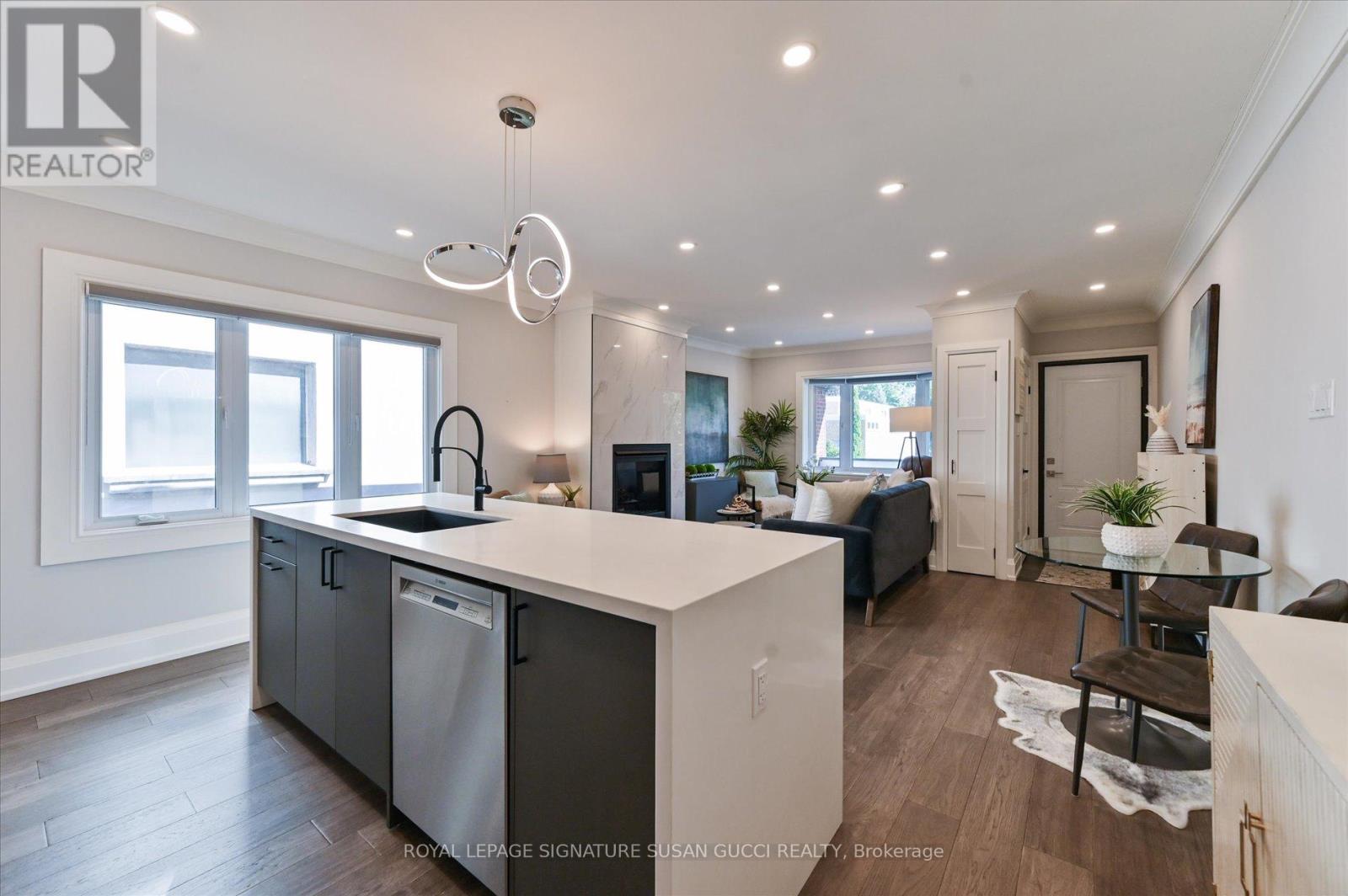 972 Cosburn Avenue, Toronto, Ontario  M4C 2W9 - Photo 15 - E12556426