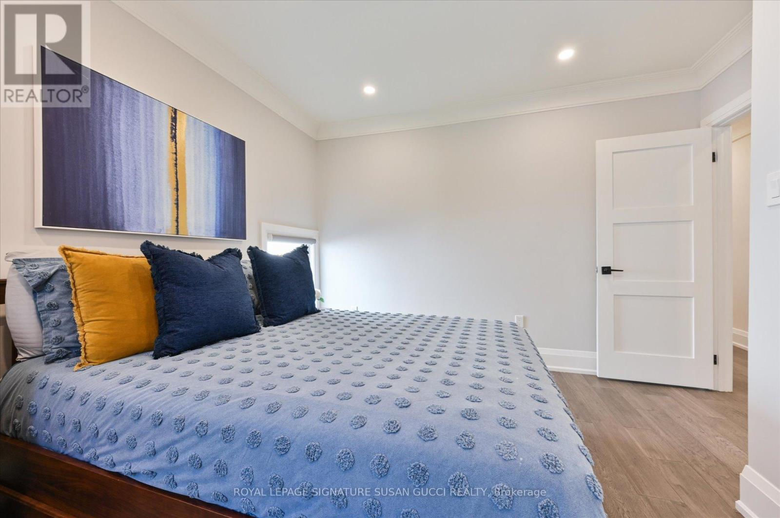 972 Cosburn Avenue, Toronto, Ontario  M4C 2W9 - Photo 17 - E12556426