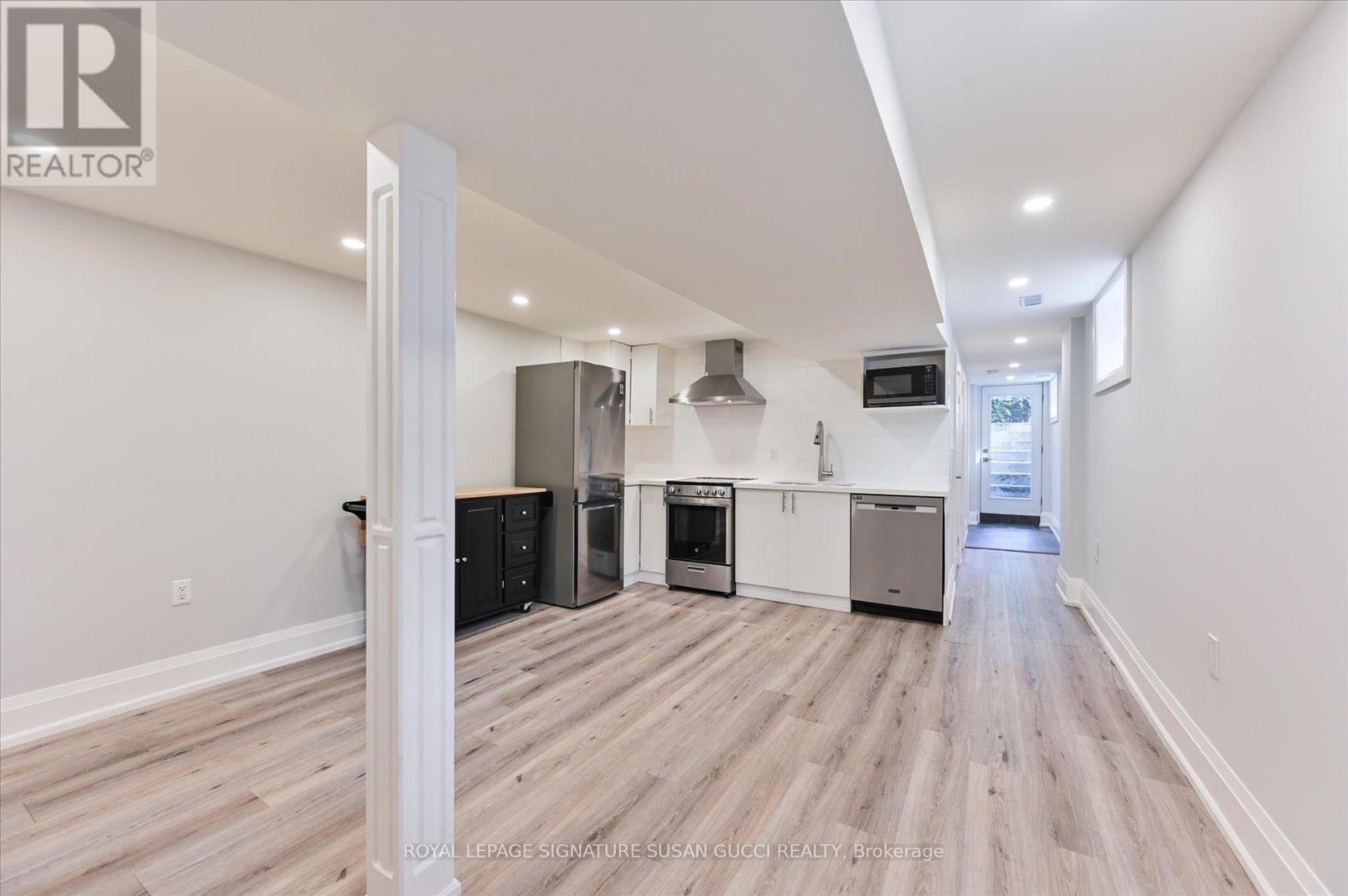 972 Cosburn Avenue, Toronto, Ontario  M4C 2W9 - Photo 23 - E12556426