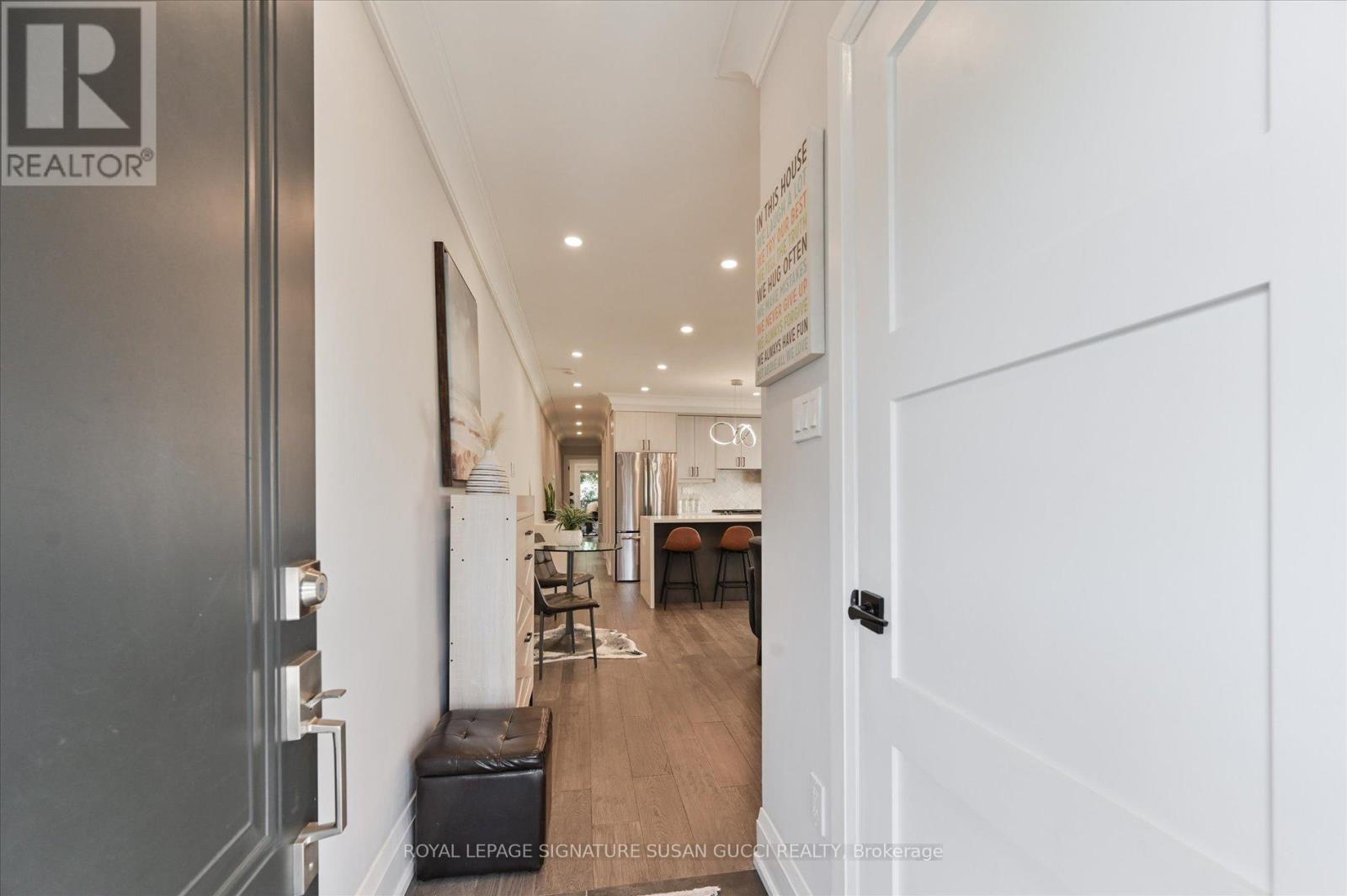 972 Cosburn Avenue, Toronto, Ontario  M4C 2W9 - Photo 8 - E12556426