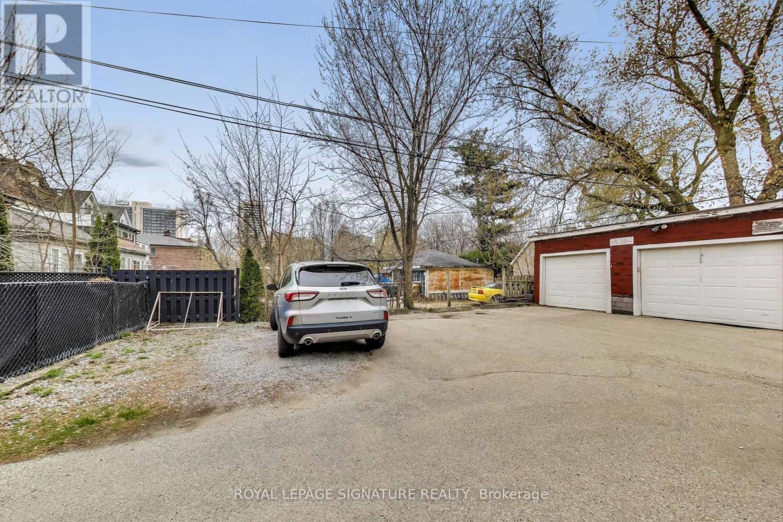 232 Pacific Avenue, Toronto, Ontario  M6P 2P5 - Photo 38 - W12556206