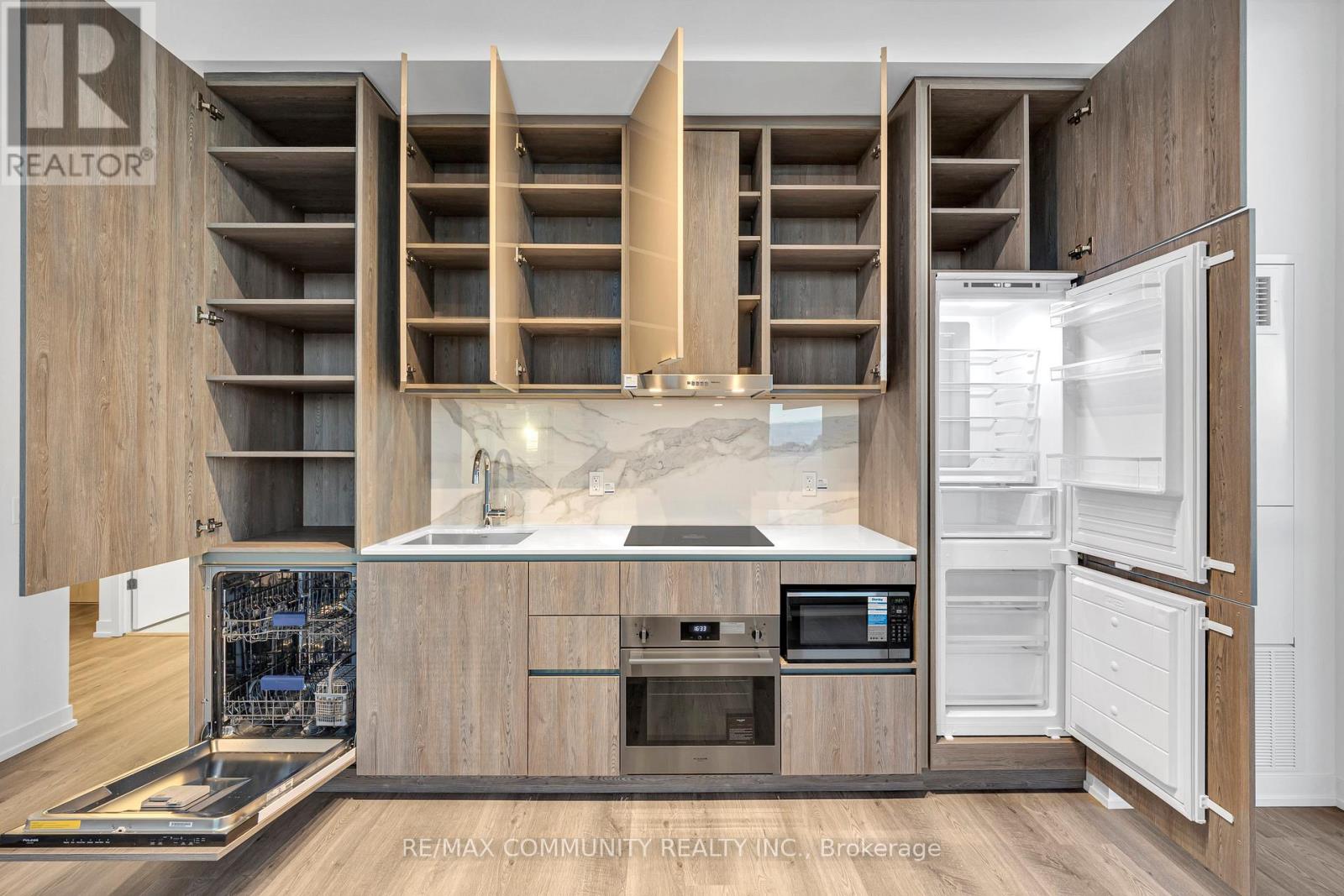 602 - 8 Interchange Way, Vaughan, Ontario  L4K 5Z7 - Photo 18 - N12556272