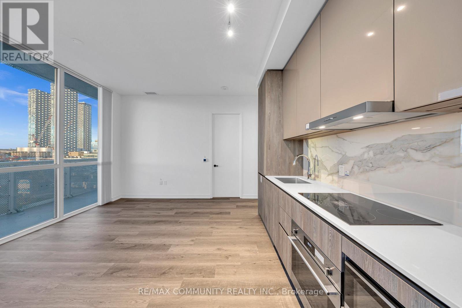 602 - 8 Interchange Way, Vaughan, Ontario  L4K 5Z7 - Photo 19 - N12556272