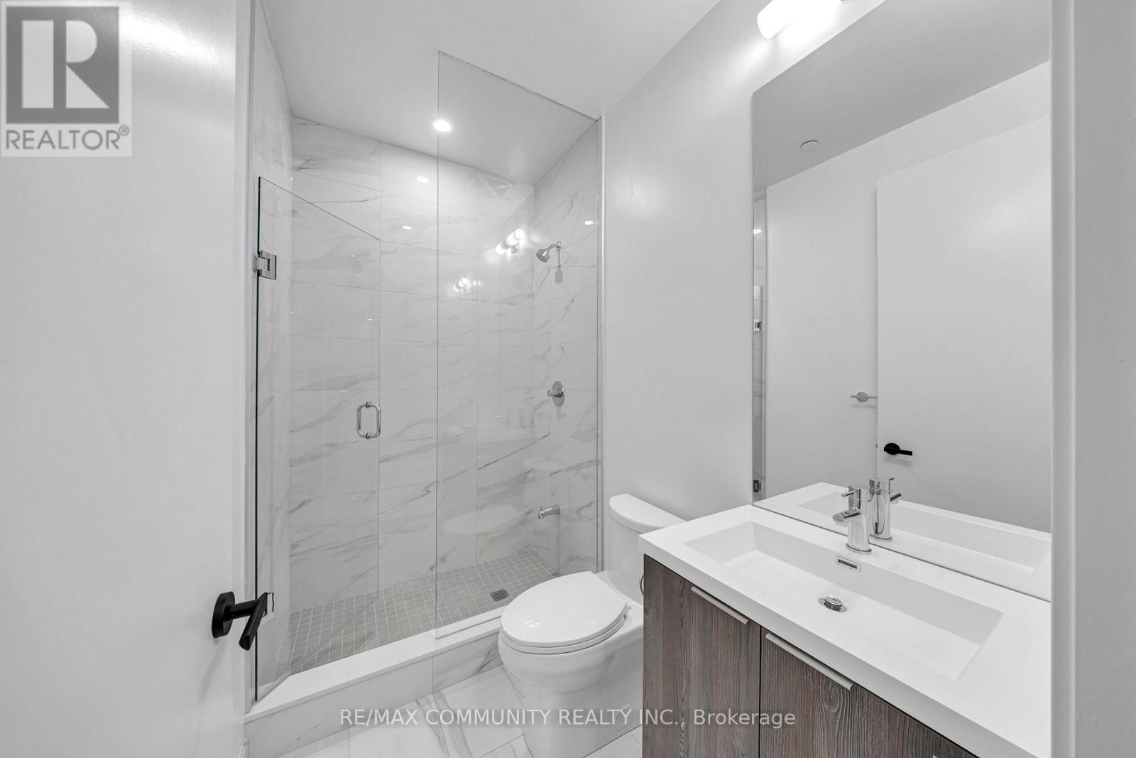602 - 8 Interchange Way, Vaughan, Ontario  L4K 5Z7 - Photo 8 - N12556272