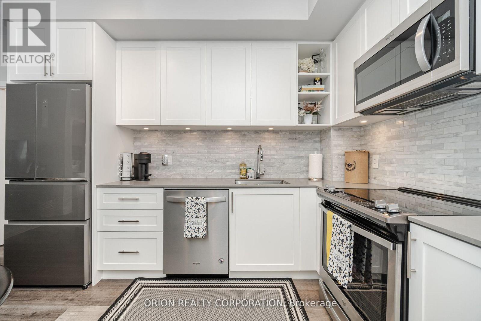 303 - 100 Eagle Rock Way, Vaughan, Ontario  L6A 5B9 - Photo 4 - N12556350