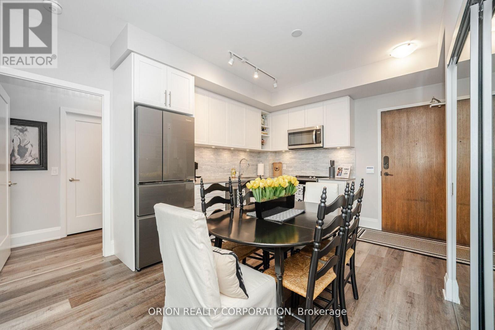 303 - 100 Eagle Rock Way, Vaughan, Ontario  L6A 5B9 - Photo 5 - N12556350