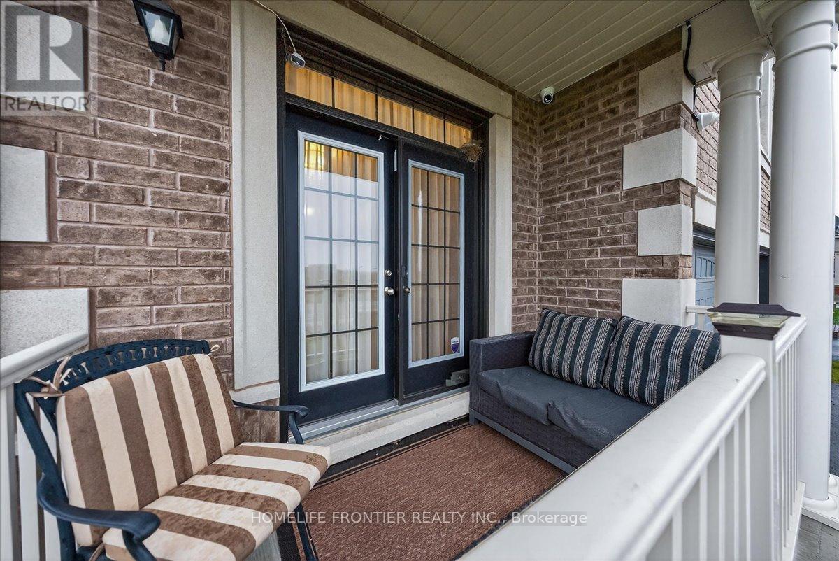 99 Carondale Square, East Gwillimbury, Ontario  L9N 0X7 - Photo 10 - N12556382