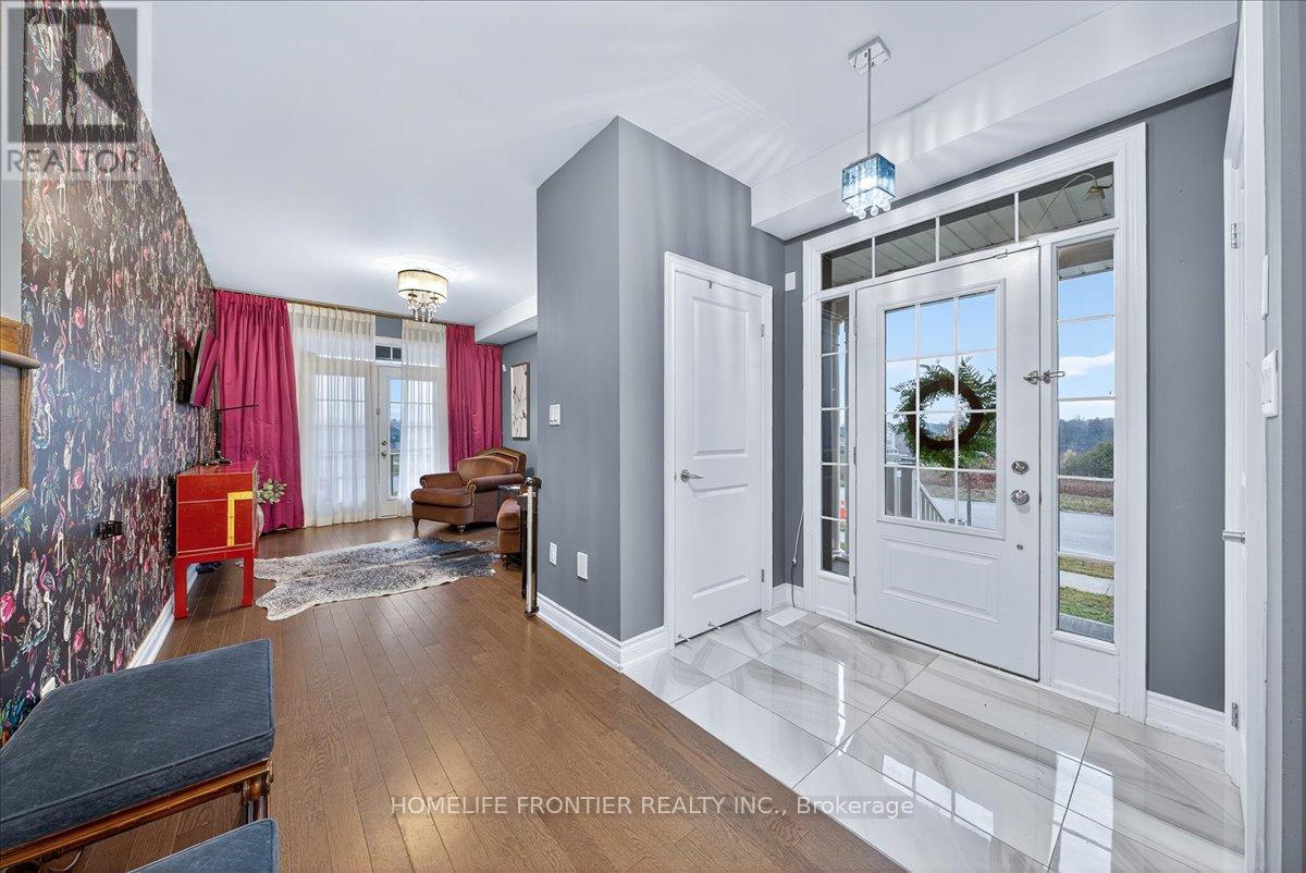 99 Carondale Square, East Gwillimbury, Ontario  L9N 0X7 - Photo 11 - N12556382