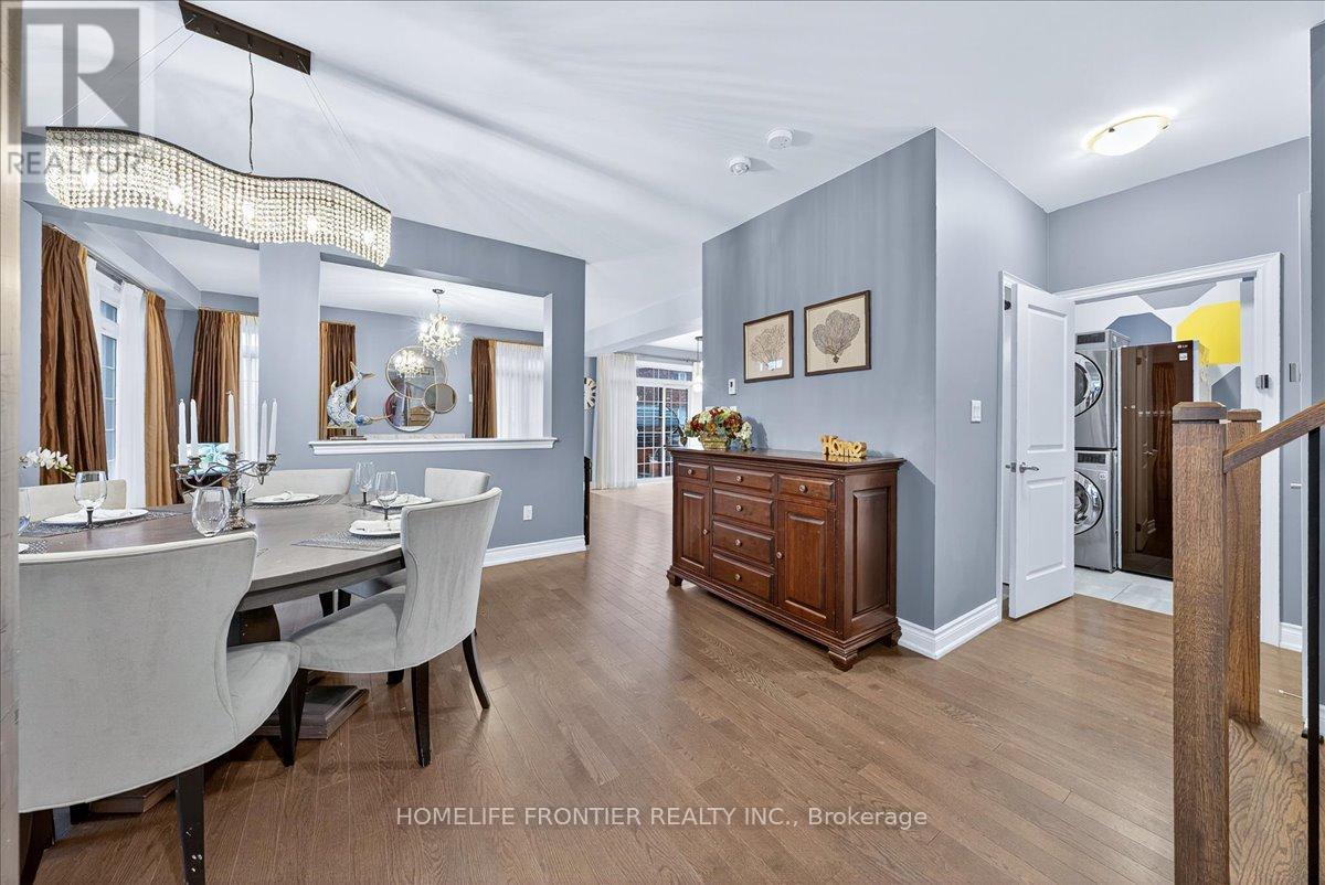 99 Carondale Square, East Gwillimbury, Ontario  L9N 0X7 - Photo 12 - N12556382