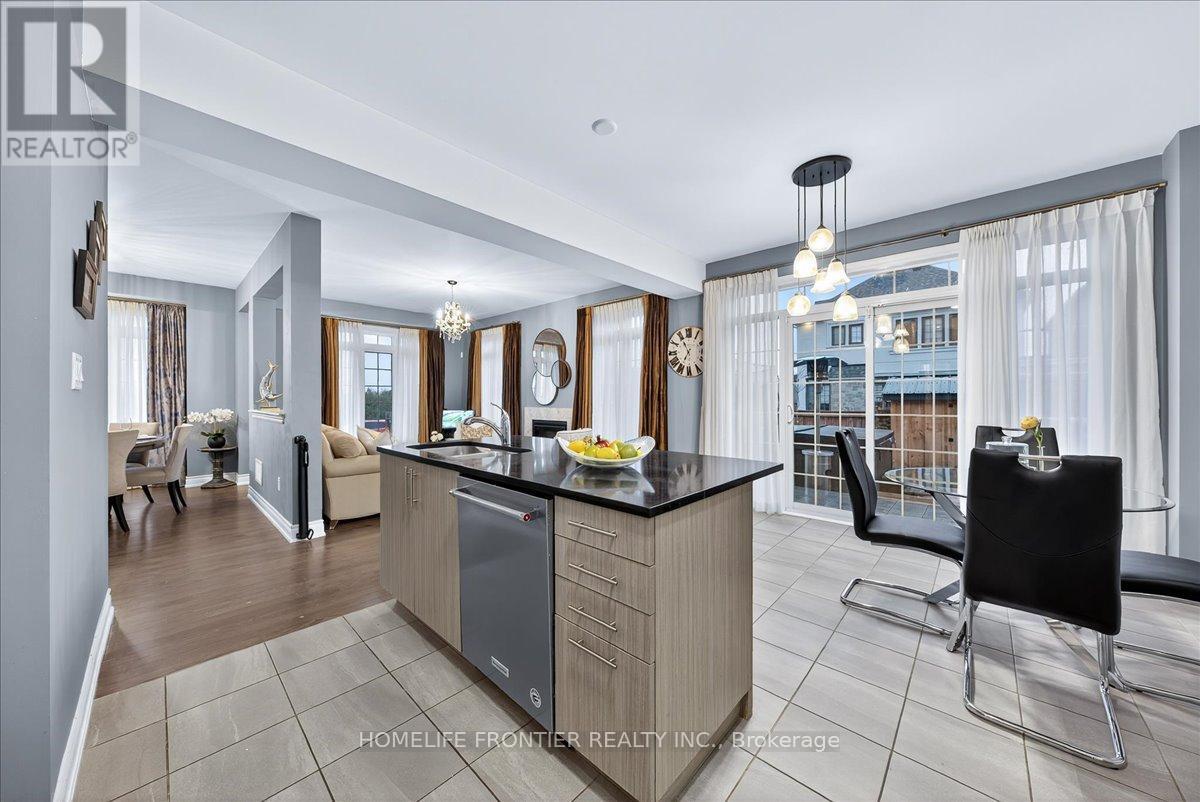 99 Carondale Square, East Gwillimbury, Ontario  L9N 0X7 - Photo 17 - N12556382