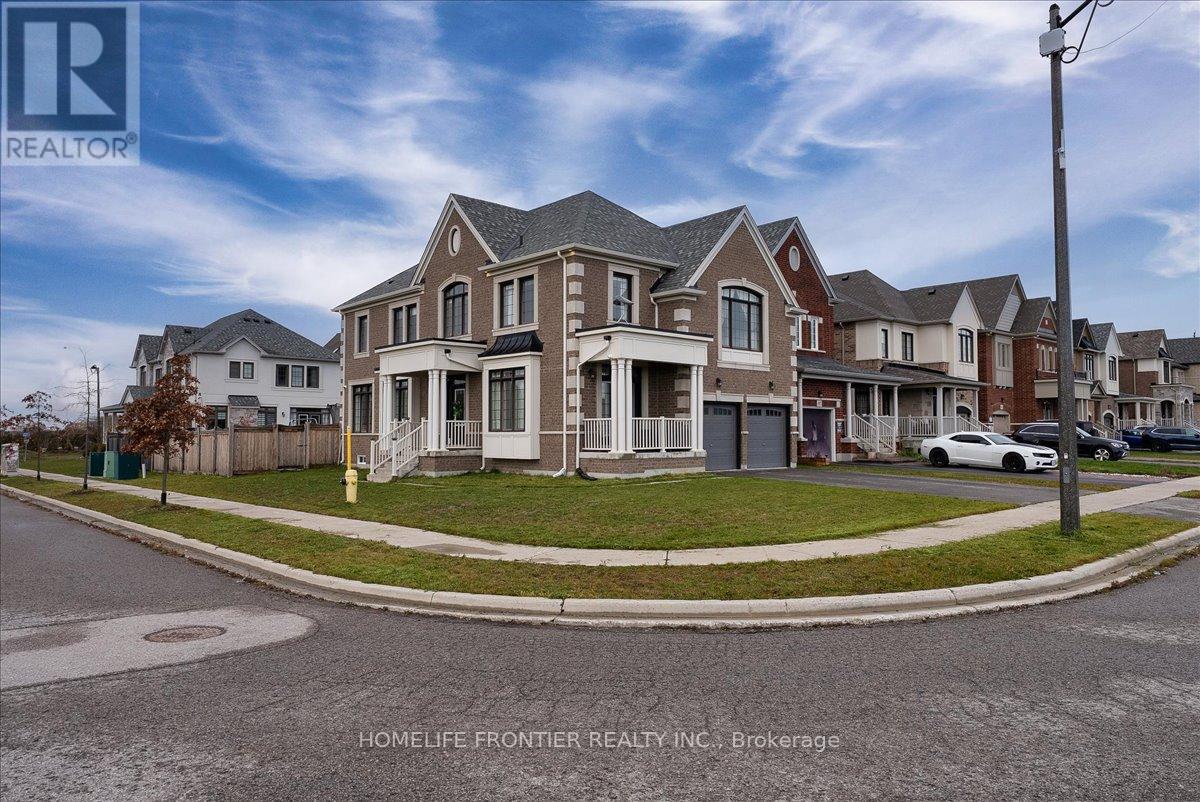 99 Carondale Square, East Gwillimbury, Ontario  L9N 0X7 - Photo 2 - N12556382