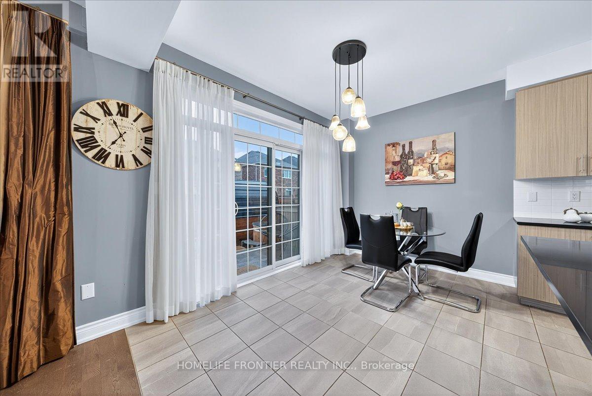 99 Carondale Square, East Gwillimbury, Ontario  L9N 0X7 - Photo 20 - N12556382