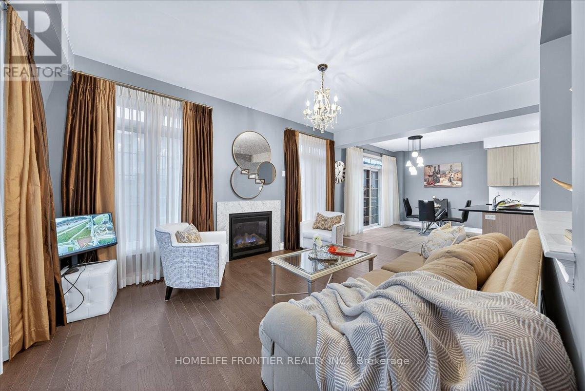 99 Carondale Square, East Gwillimbury, Ontario  L9N 0X7 - Photo 22 - N12556382