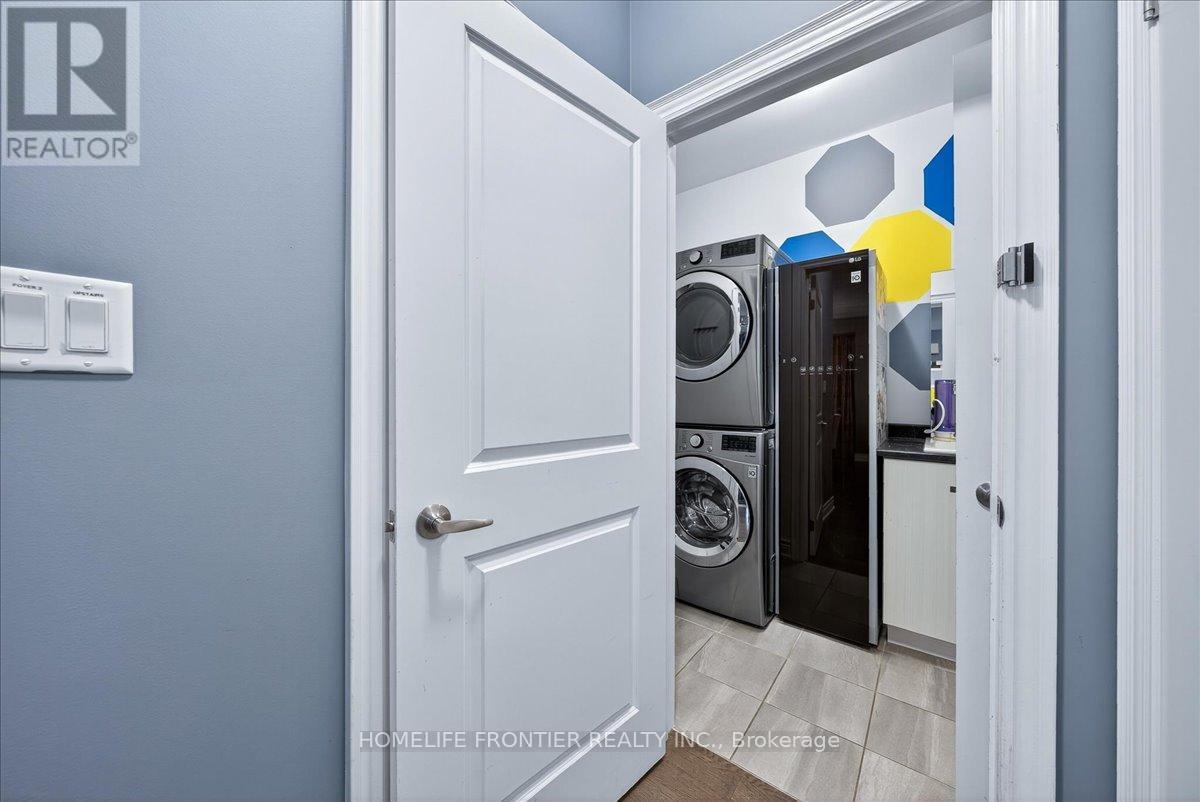 99 Carondale Square, East Gwillimbury, Ontario  L9N 0X7 - Photo 24 - N12556382