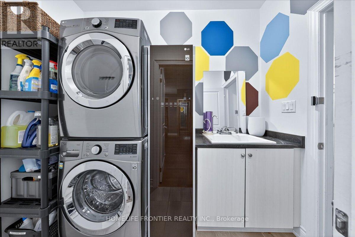 99 Carondale Square, East Gwillimbury, Ontario  L9N 0X7 - Photo 26 - N12556382