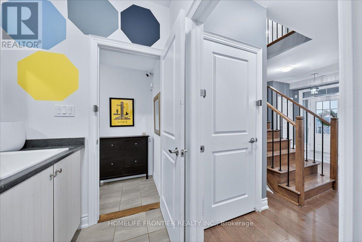 99 Carondale Square, East Gwillimbury, Ontario  L9N 0X7 - Photo 27 - N12556382