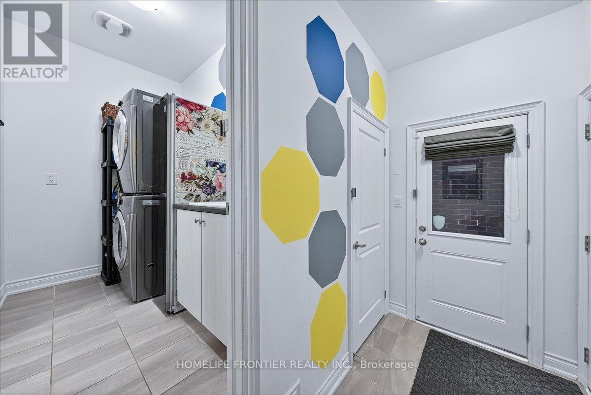 99 Carondale Square, East Gwillimbury, Ontario  L9N 0X7 - Photo 28 - N12556382