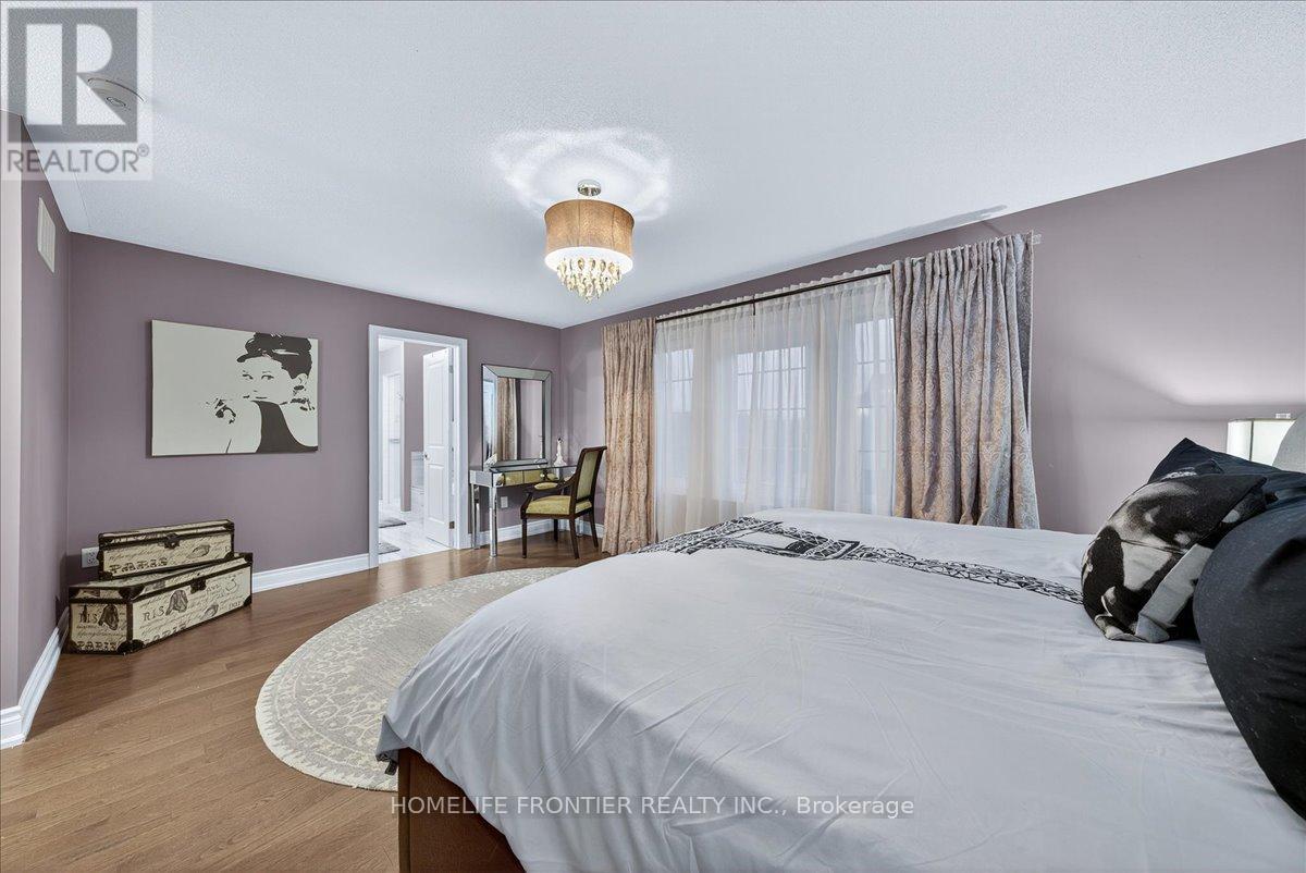 99 Carondale Square, East Gwillimbury, Ontario  L9N 0X7 - Photo 32 - N12556382