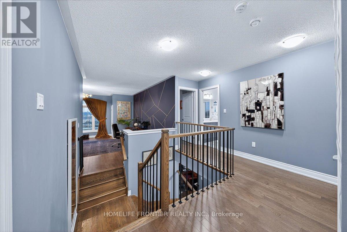 99 Carondale Square, East Gwillimbury, Ontario  L9N 0X7 - Photo 35 - N12556382