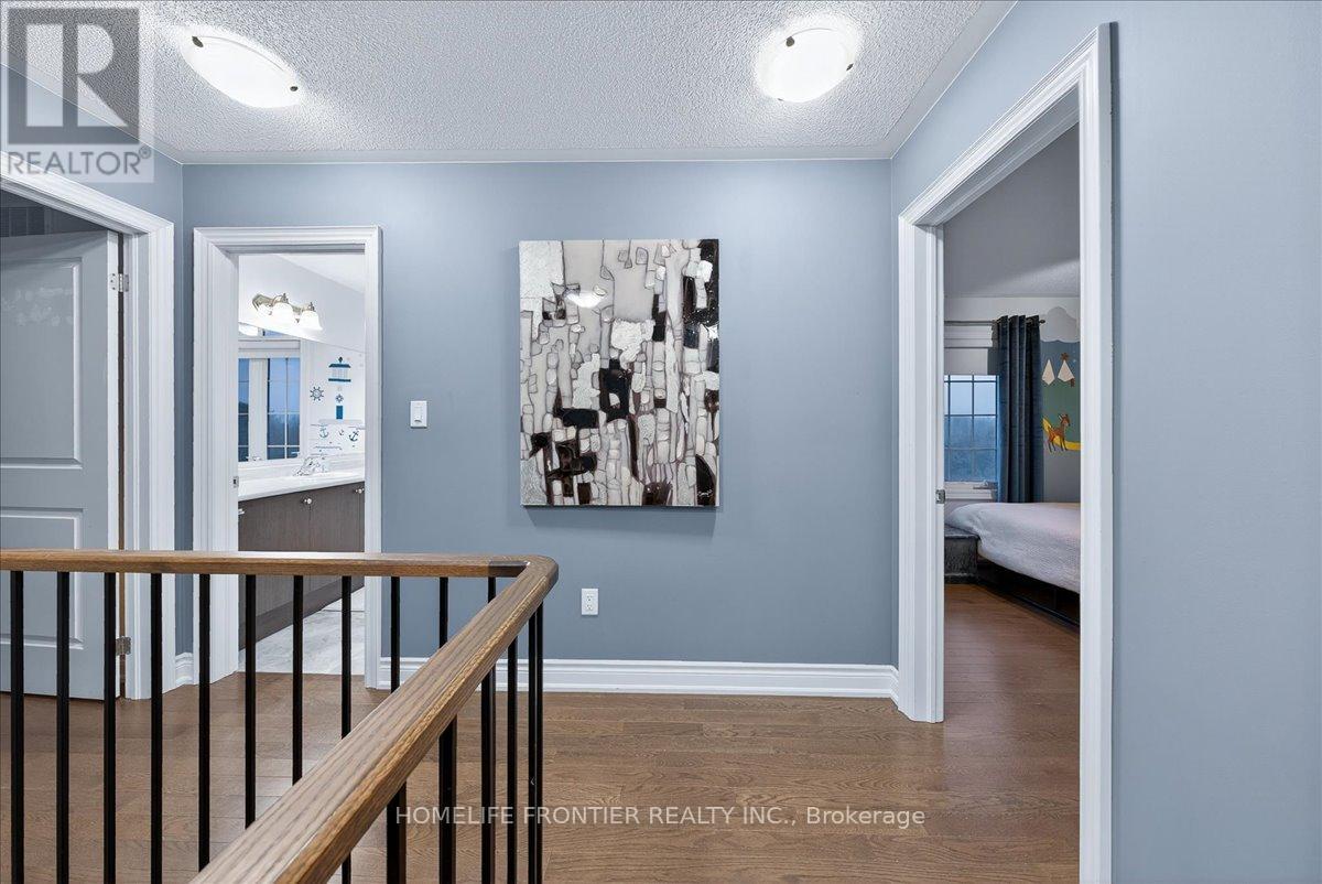 99 Carondale Square, East Gwillimbury, Ontario  L9N 0X7 - Photo 38 - N12556382