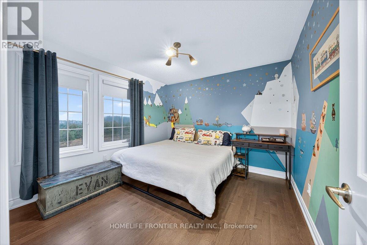 99 Carondale Square, East Gwillimbury, Ontario  L9N 0X7 - Photo 39 - N12556382