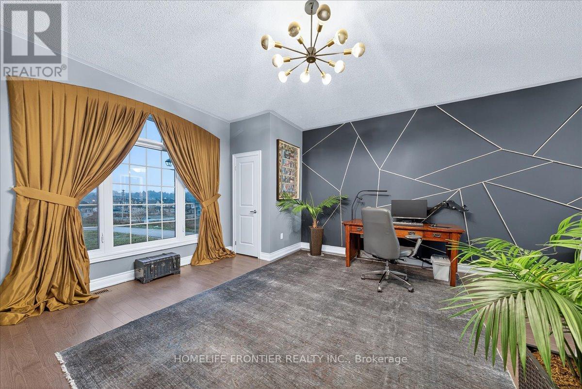 99 Carondale Square, East Gwillimbury, Ontario  L9N 0X7 - Photo 44 - N12556382