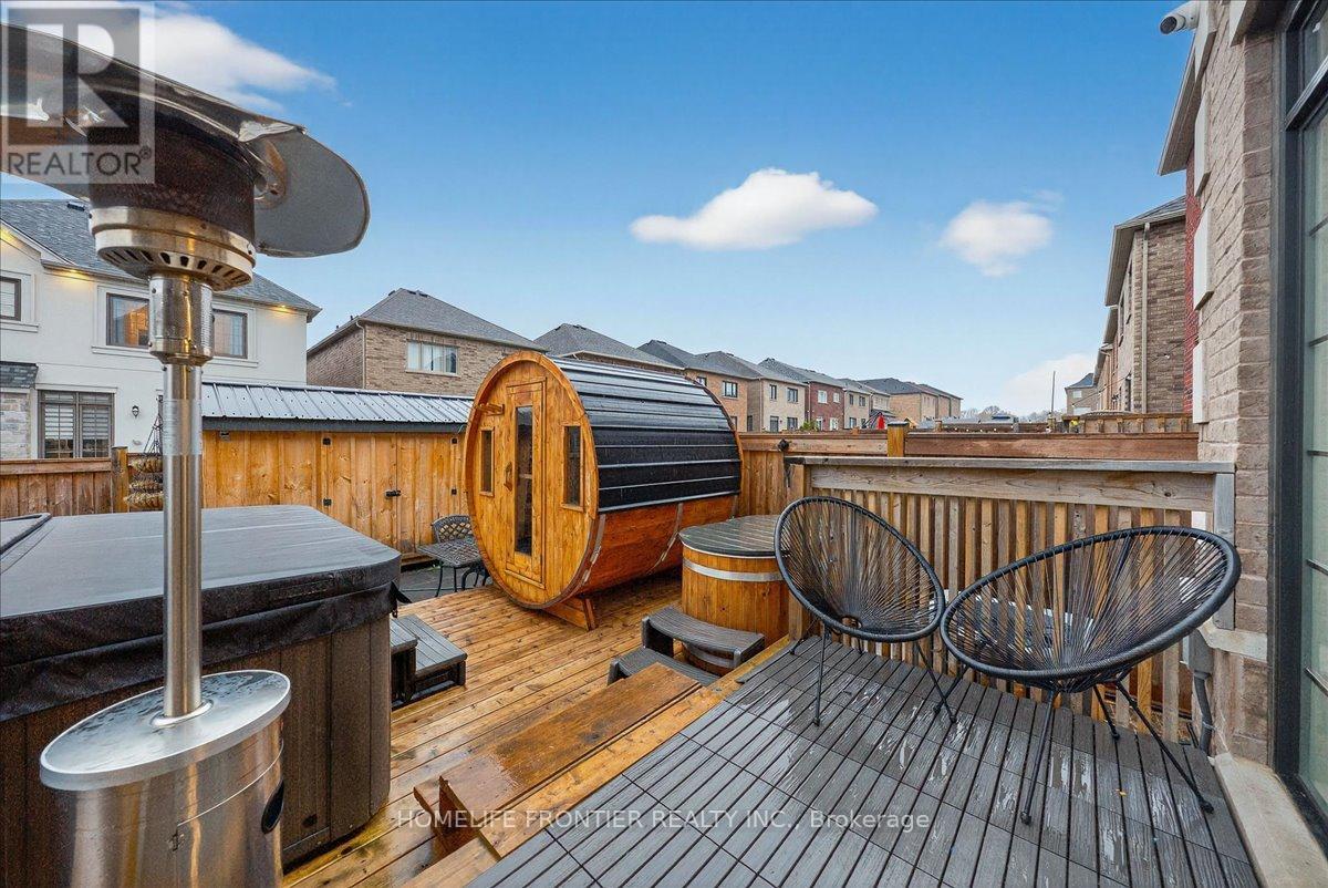 99 Carondale Square, East Gwillimbury, Ontario  L9N 0X7 - Photo 46 - N12556382