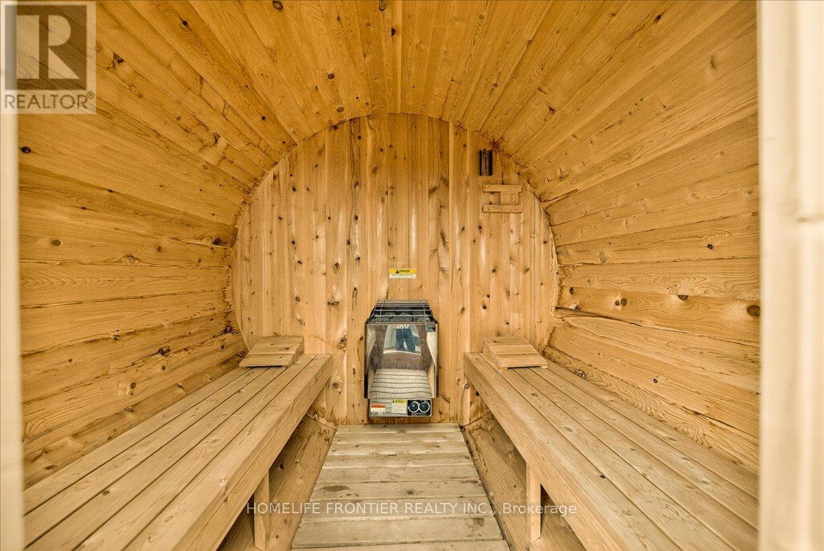 99 Carondale Square, East Gwillimbury, Ontario  L9N 0X7 - Photo 47 - N12556382