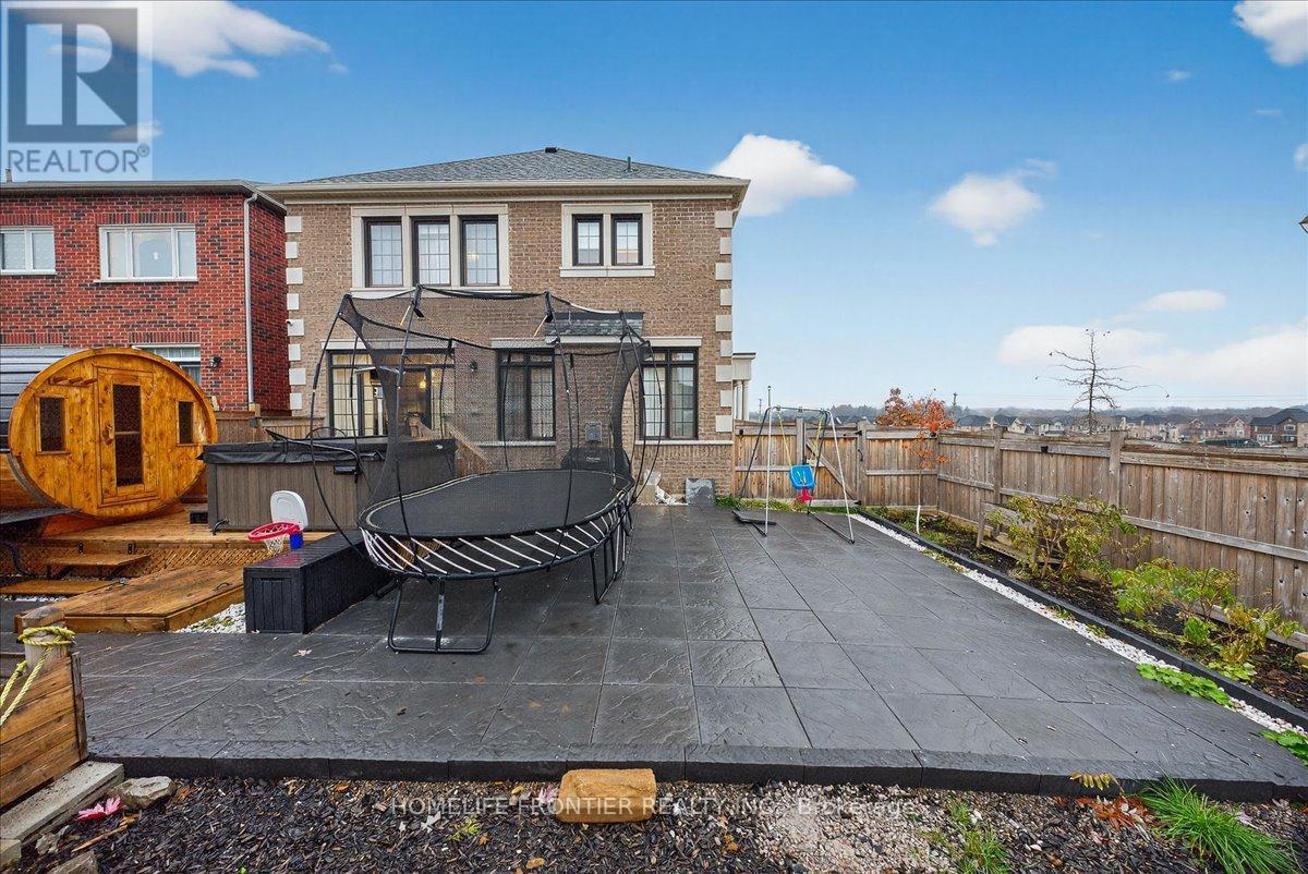 99 Carondale Square, East Gwillimbury, Ontario  L9N 0X7 - Photo 48 - N12556382