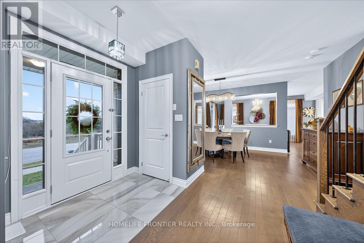 99 Carondale Square, East Gwillimbury, Ontario  L9N 0X7 - Photo 7 - N12556382