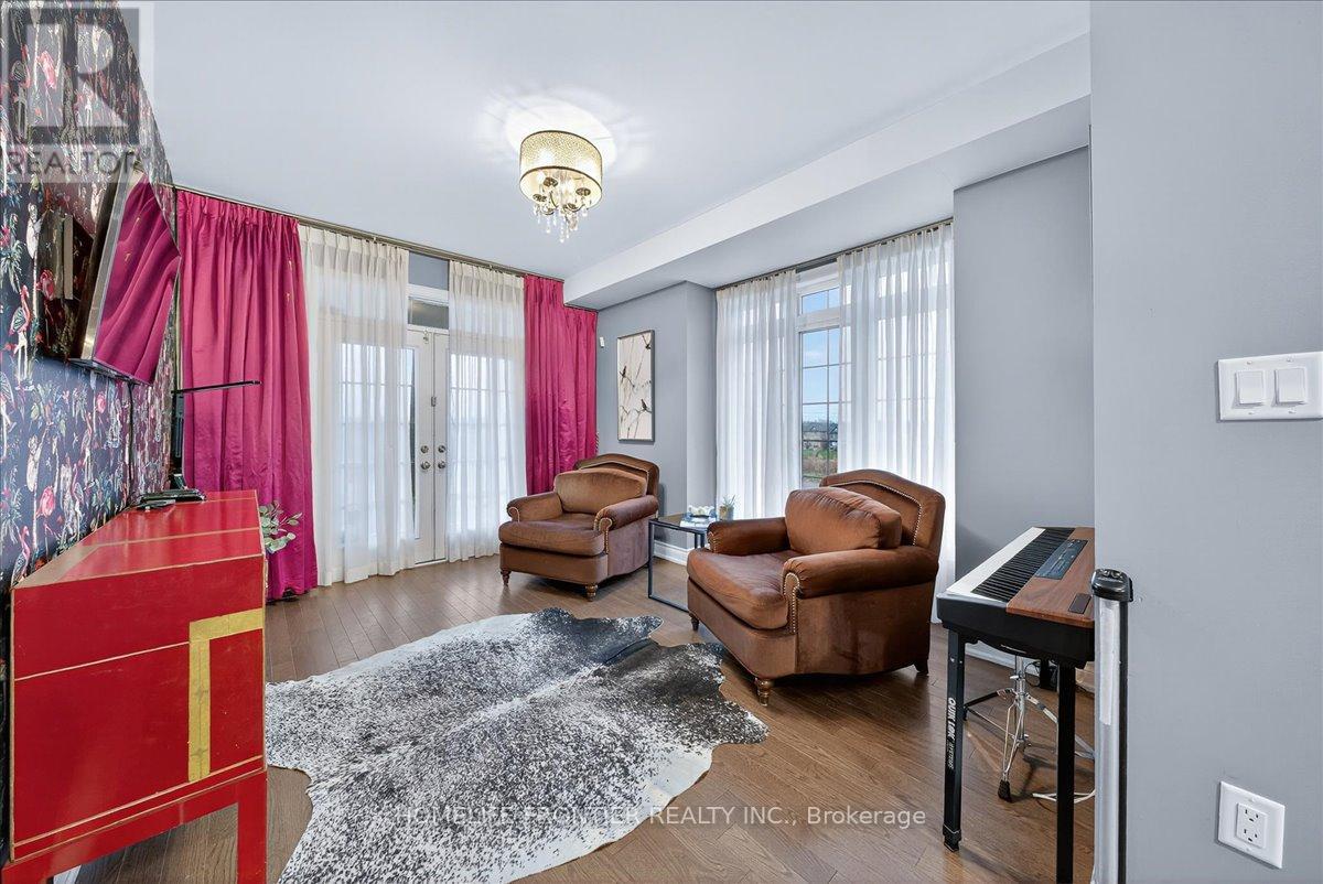 99 Carondale Square, East Gwillimbury, Ontario  L9N 0X7 - Photo 8 - N12556382