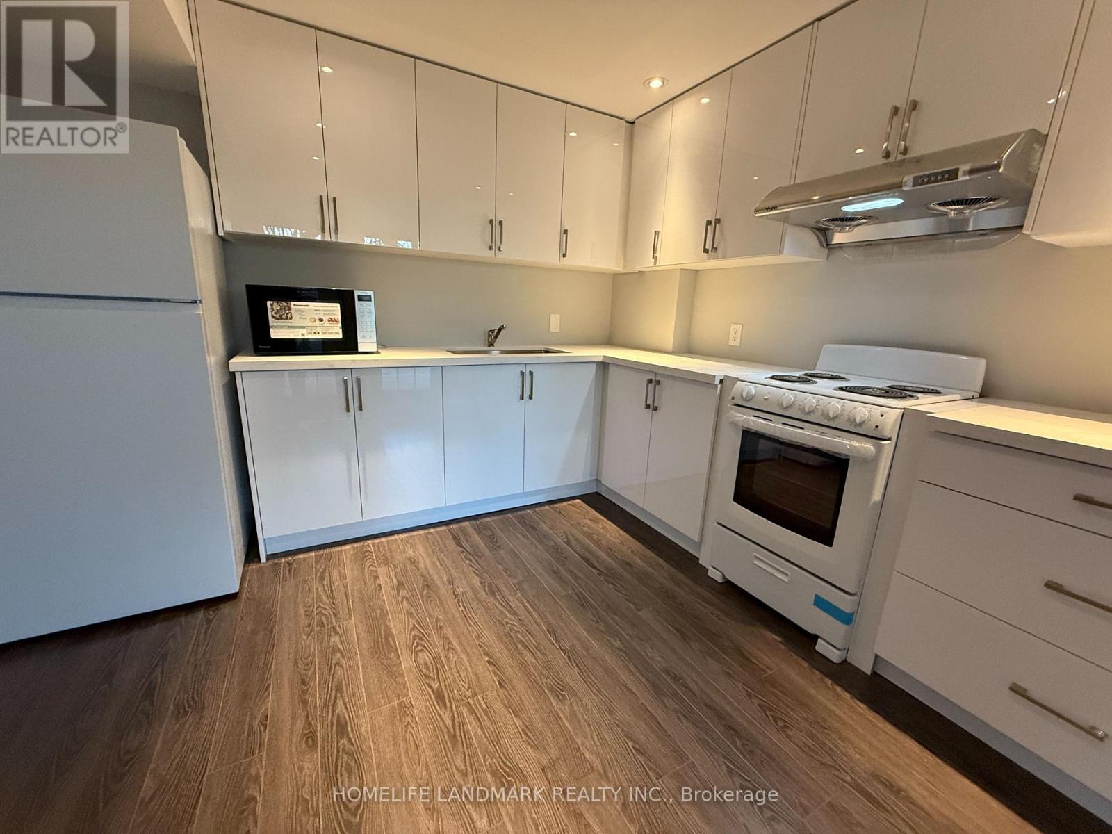 Lower - 325 Bathurst Glen Drive, Vaughan, Ontario  L4J 9A3 - Photo 17 - N12556408