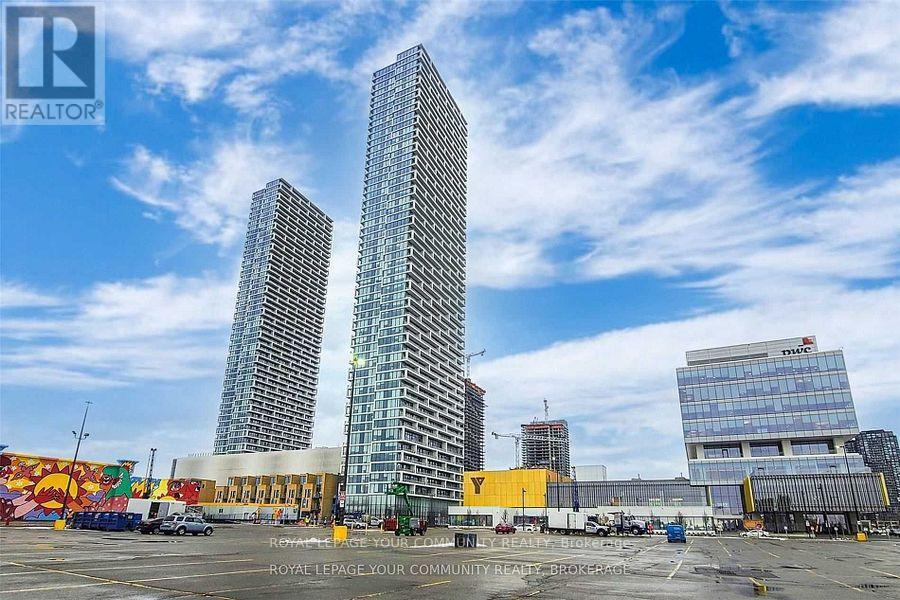 5211 - 5 BUTTERMILL AVENUE, Vaughan, Ontario