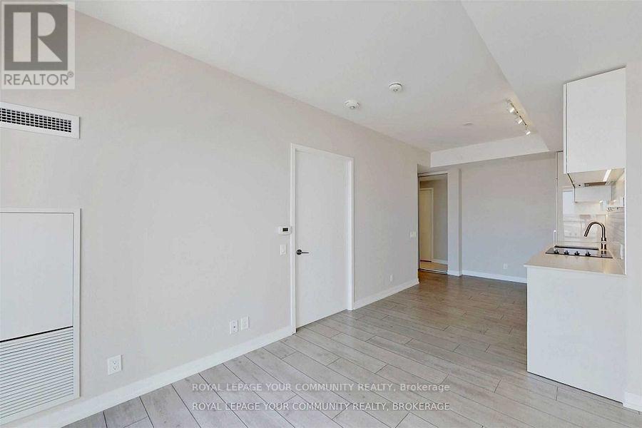 5211 - 5 Buttermill Avenue, Vaughan, Ontario  L4K 0J5 - Photo 5 - N12556488