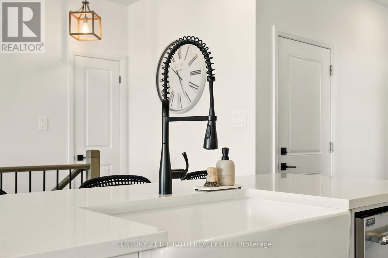 124 Ritchie Crescent, Springwater (Elmvale), Ontario  L0L 1P0 - Photo 13 - S12556352