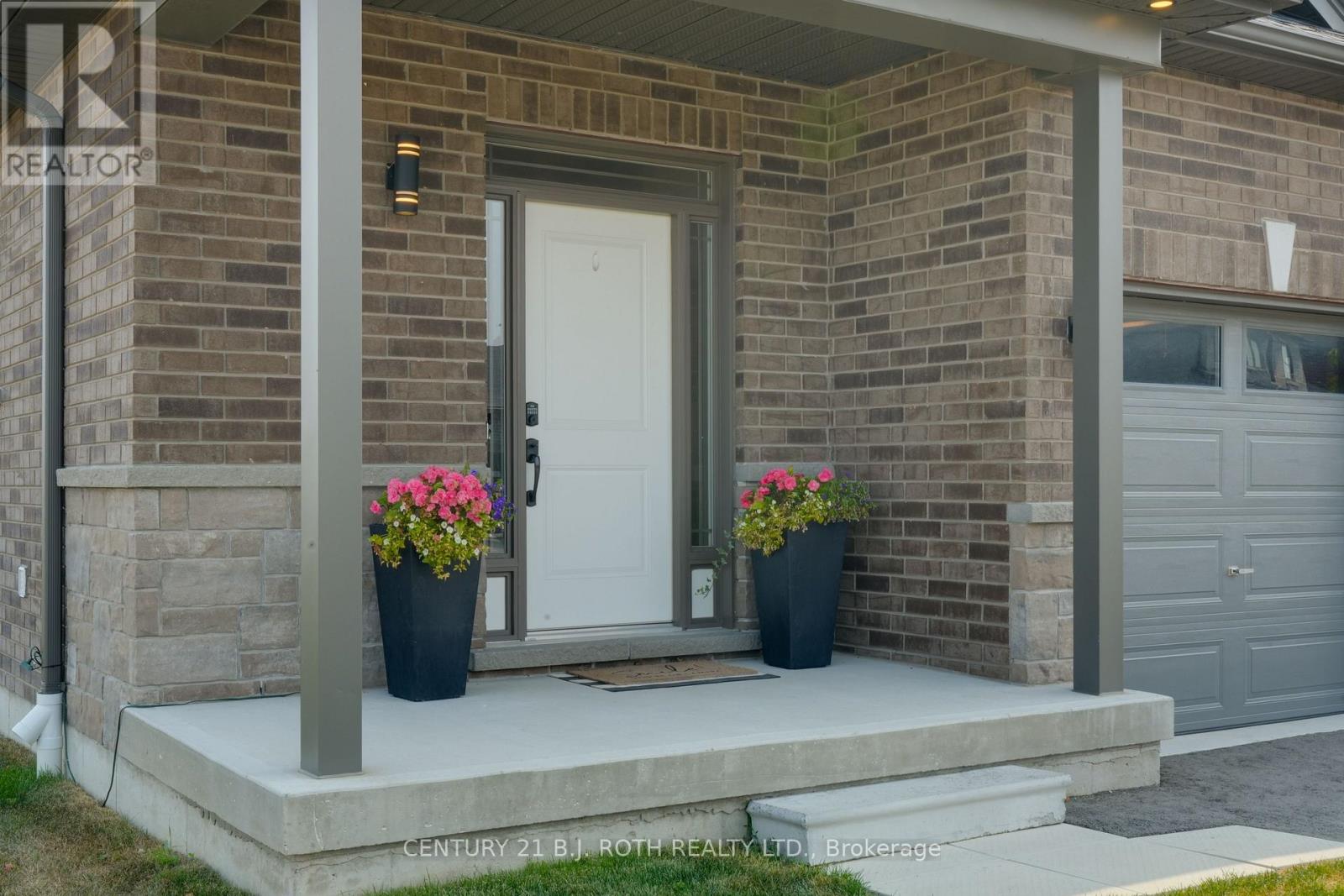 124 Ritchie Crescent, Springwater (Elmvale), Ontario  L0L 1P0 - Photo 3 - S12556352